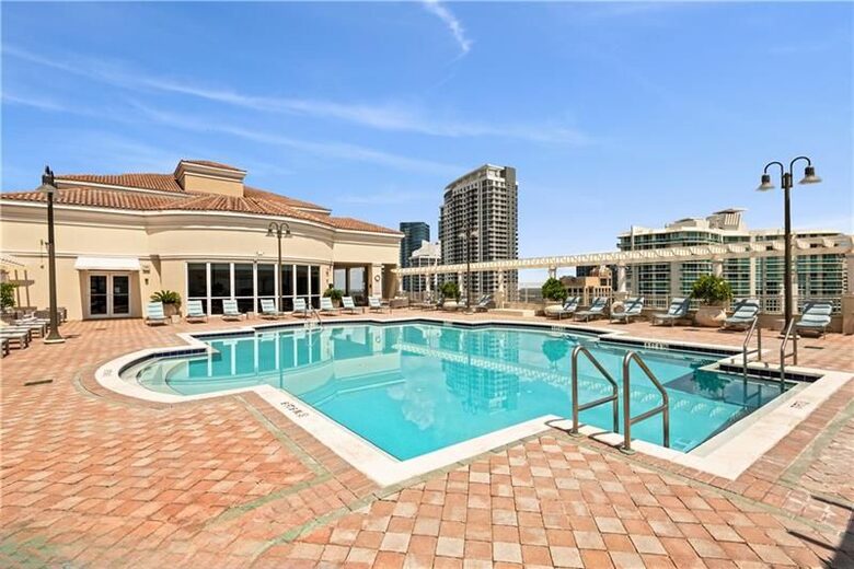 Las Olas Riverfront Retreat – Downtown Fort Lauderdale at Nu River Landing - Fort Lauderdale, Florida