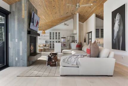 Mountain-View Lodge near Vail Village - Vail, Colorado