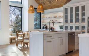 Mountain-View Lodge near Vail Village - Vail, Colorado