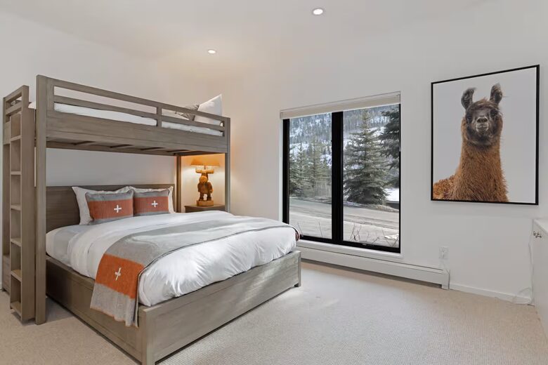 Mountain-View Lodge near Vail Village - Vail, Colorado