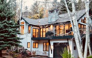 Mountain-View Lodge near Vail Village - Vail, Colorado