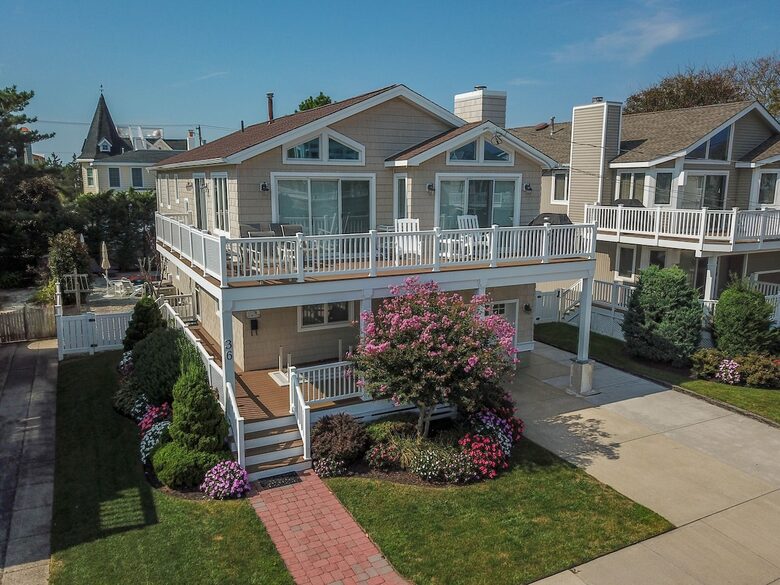 A Relaxed Coastal Home with Pool Near Avalon Beach - Avalon, New Jersey