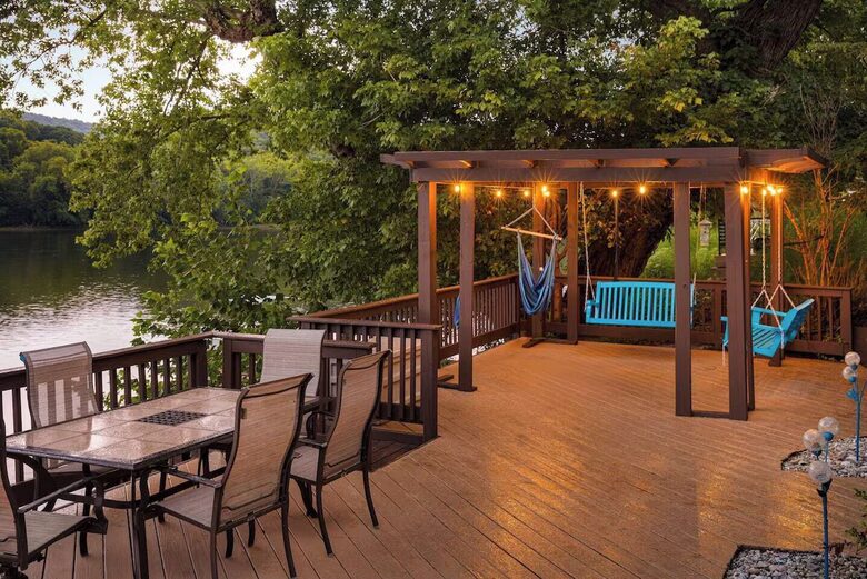 Riverfront Chalet Retreat near Harpers Ferry - Harpers Ferry, West Virginia