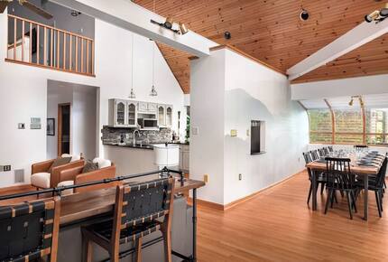 Riverfront Chalet Retreat near Harpers Ferry - Harpers Ferry, West Virginia