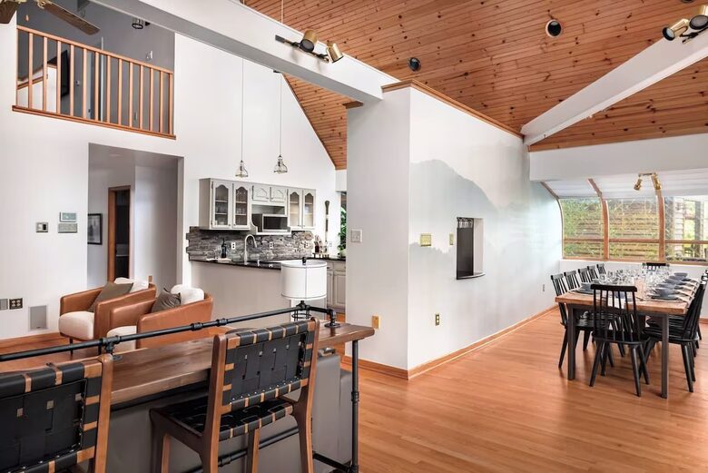 Riverfront Chalet Retreat near Harpers Ferry - Harpers Ferry, West Virginia