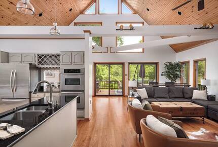 Riverfront Chalet Retreat near Harpers Ferry - Harpers Ferry, West Virginia