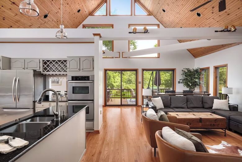 Riverfront Chalet Retreat near Harpers Ferry - Harpers Ferry, West Virginia