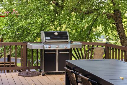 Riverfront Chalet Retreat near Harpers Ferry - Harpers Ferry, West Virginia