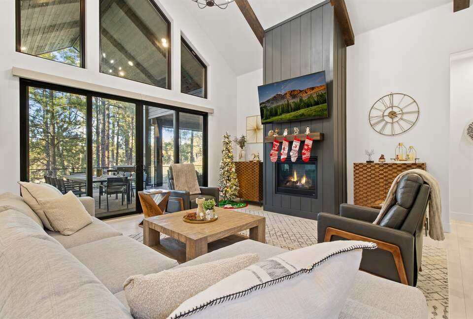 Soaring Ceilings w/modern finished