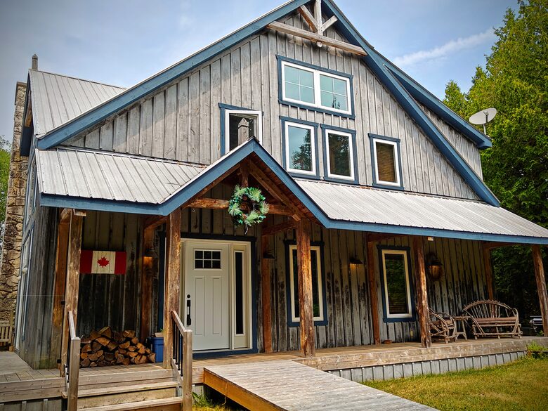Timber-Frame Waterfront Retreat on Fathom Five National Marine Park - Tobermory, Canada