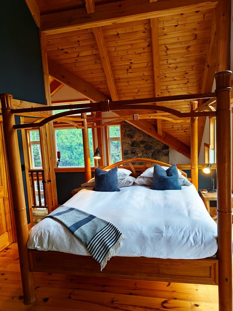 Timber-Frame Waterfront Retreat on Fathom Five National Marine Park - Tobermory, Canada