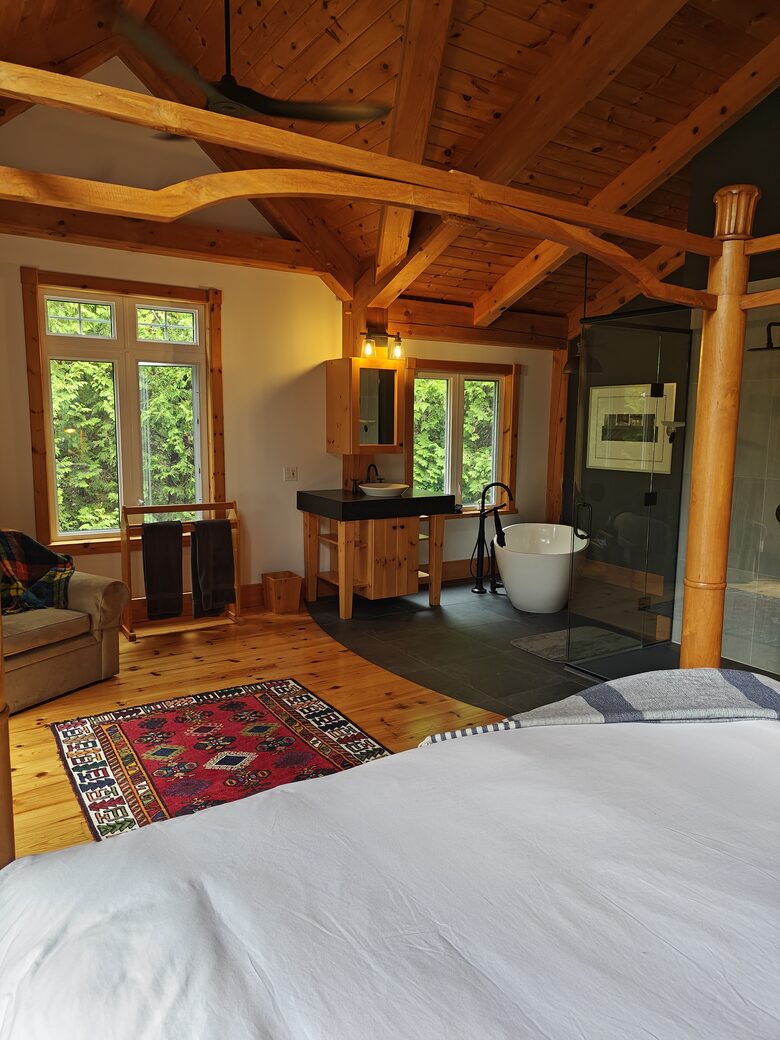 Timber-Frame Waterfront Retreat on Fathom Five National Marine Park - Tobermory, Canada