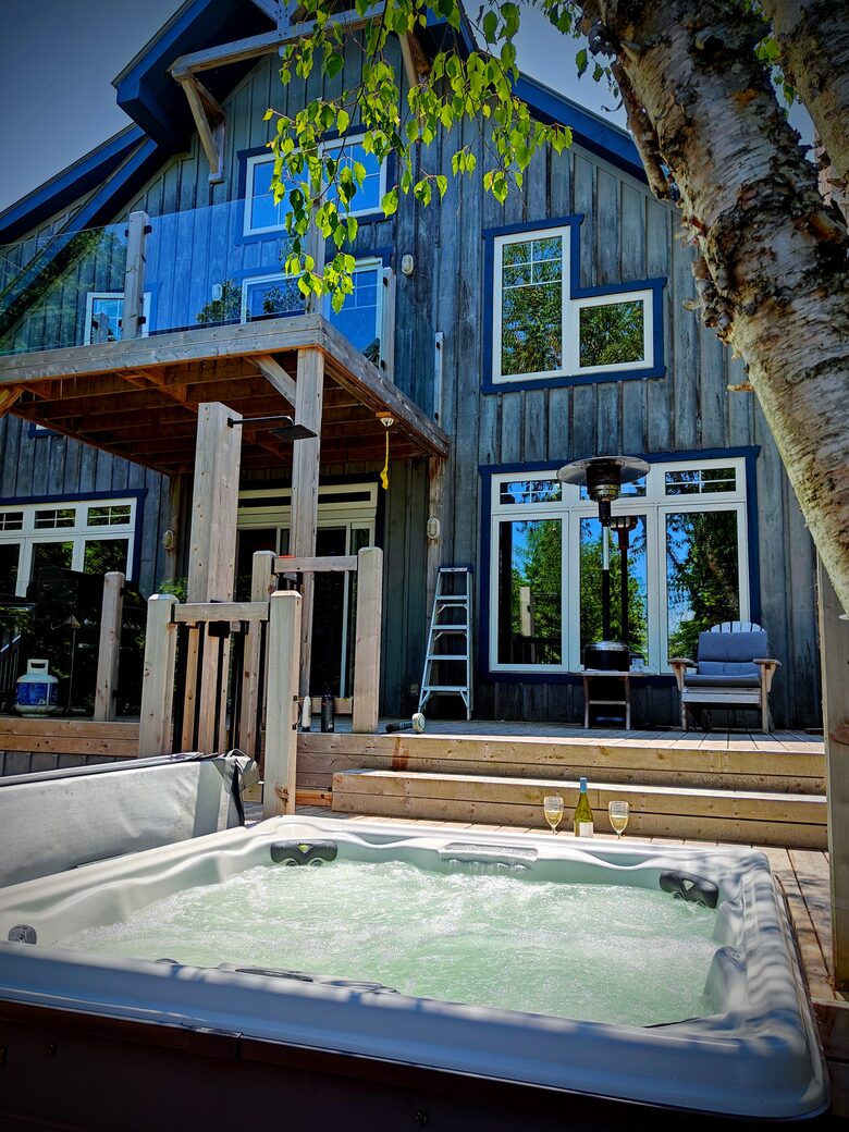 Timber-Frame Waterfront Retreat on Fathom Five National Marine Park - Tobermory, Canada