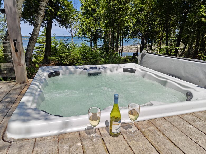 Timber-Frame Waterfront Retreat on Fathom Five National Marine Park - Tobermory, Canada