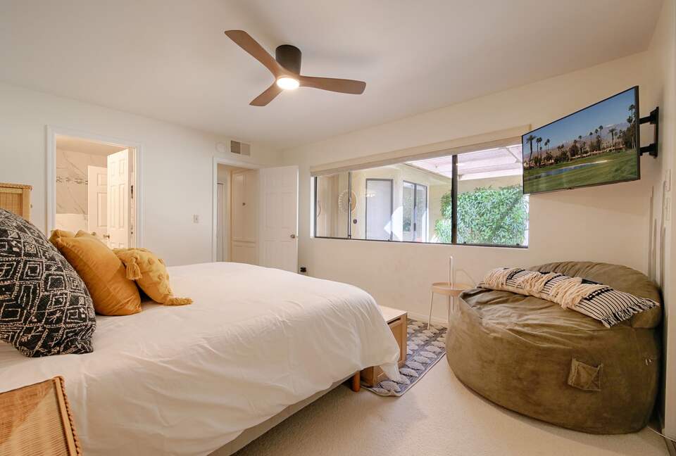 Cheery Palm Desert Retreat Near Golf, Tennis & Coachella - Palm Desert, California