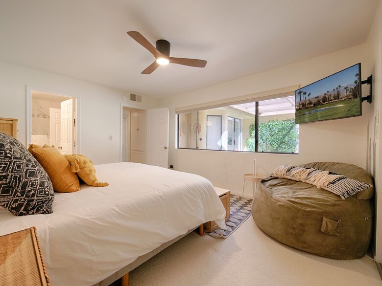 Cheery Palm Desert Retreat Near Golf, Tennis & Coachella - Palm Desert, California