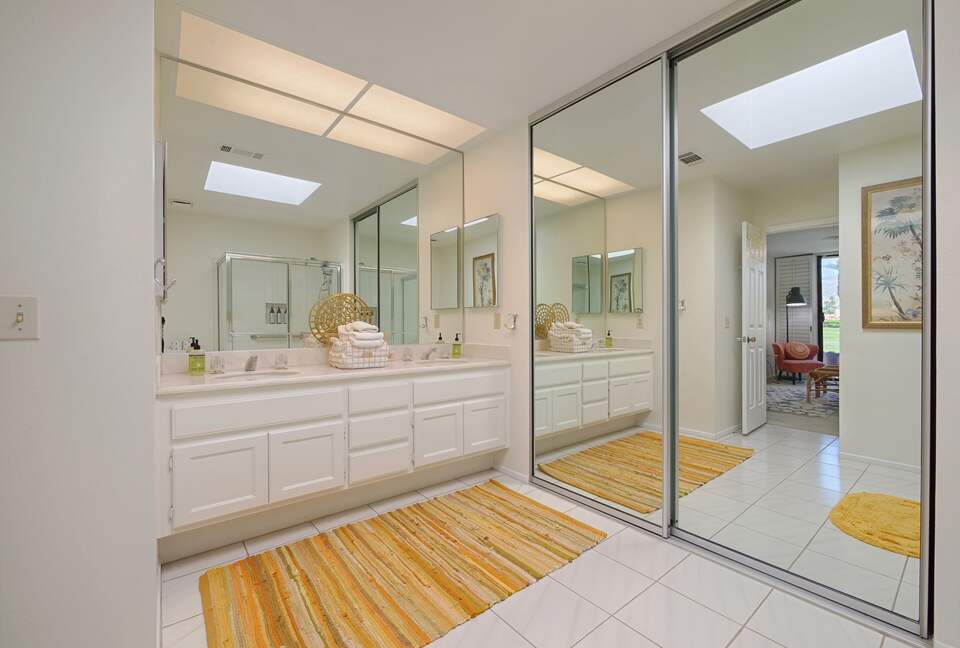 Cheery Palm Desert Retreat Near Golf, Tennis & Coachella - Palm Desert, California