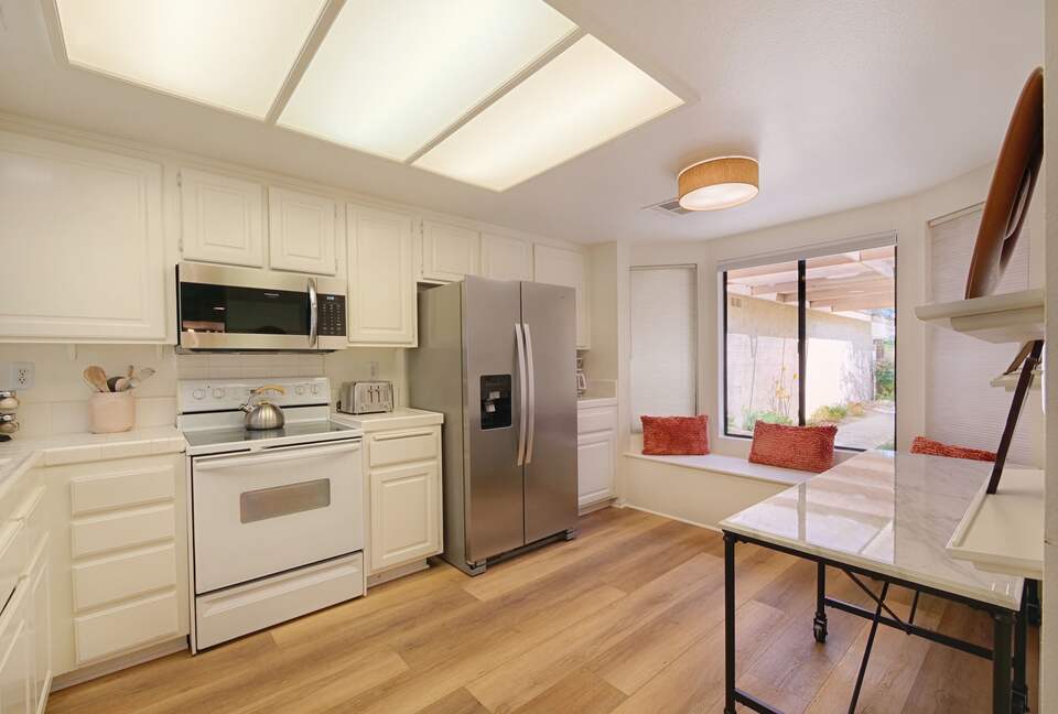 Cheery Palm Desert Retreat Near Golf, Tennis & Coachella - Palm Desert, California