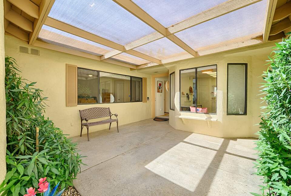 Cheery Palm Desert Retreat Near Golf, Tennis & Coachella - Palm Desert, California