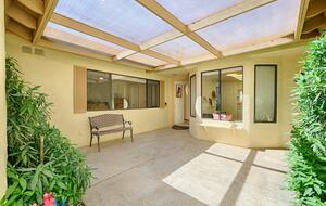 Cheery Palm Desert Retreat Near Golf, Tennis & Coachella - Palm Desert, California