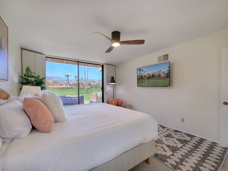 Cheery Palm Desert Retreat Near Golf, Tennis & Coachella - Palm Desert, California