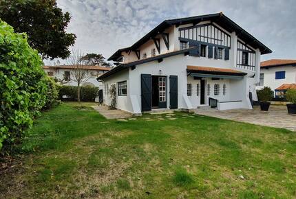 Sophisticated Family Living in Saint-Jean-de-Luz - Saint-Jean-de-Luz, France