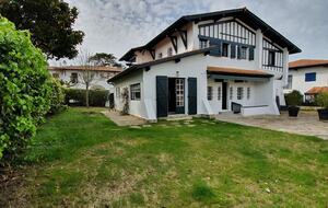 Sophisticated Family Living in Saint-Jean-de-Luz - Saint-Jean-de-Luz, France
