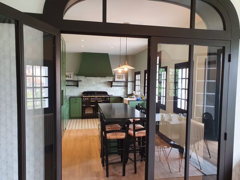 Sophisticated Family Living in Saint-Jean-de-Luz - Saint-Jean-de-Luz, France