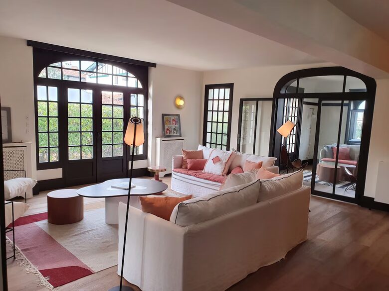 Sophisticated Family Living in Saint-Jean-de-Luz - Saint-Jean-de-Luz, France
