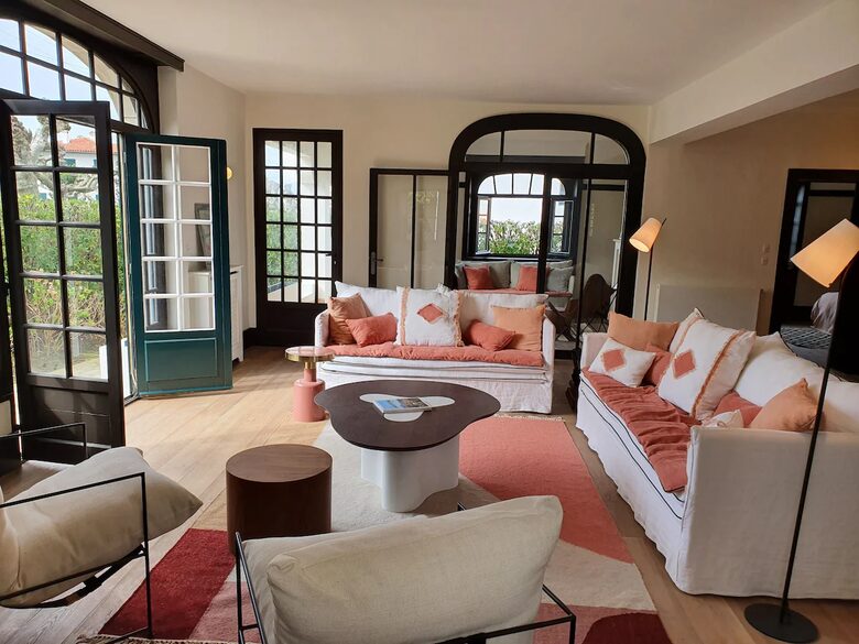 Sophisticated Family Living in Saint-Jean-de-Luz - Saint-Jean-de-Luz, France