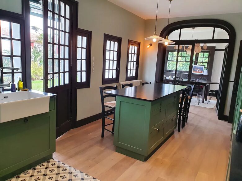 Sophisticated Family Living in Saint-Jean-de-Luz - Saint-Jean-de-Luz, France