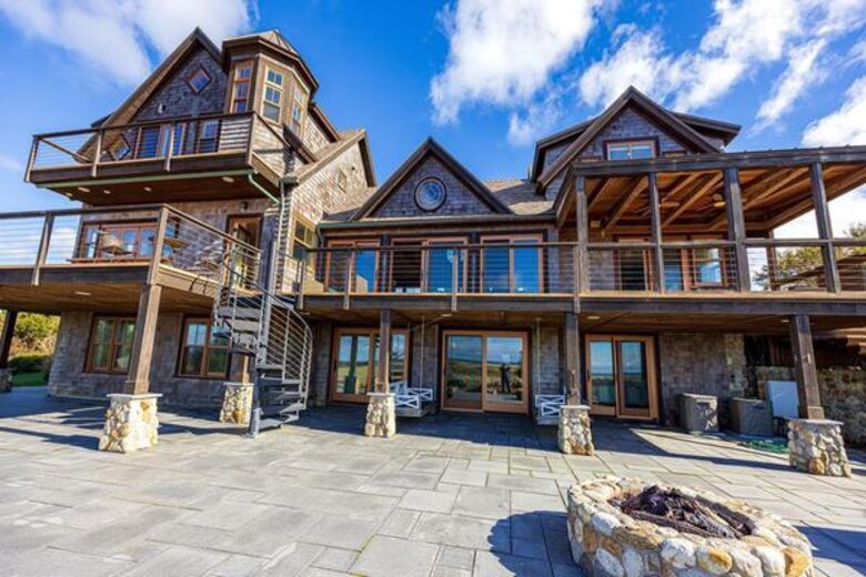 Front-Row Coastal Escape on Cormorant Cove - Block Island, Rhode Island