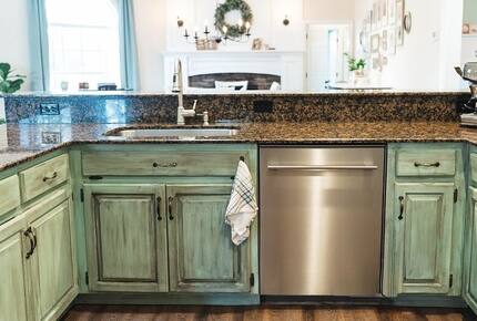 A Quiet Florida Retreat Framed by Trees and Water - Titusville, Florida