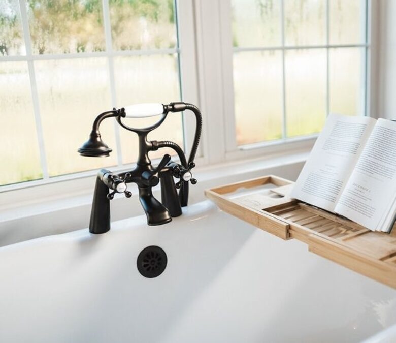 A Quiet Florida Retreat Framed by Trees and Water - Titusville, Florida