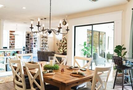 A Quiet Florida Retreat Framed by Trees and Water - Titusville, Florida