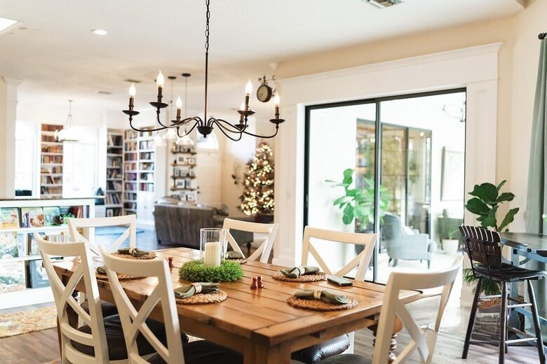 A Quiet Florida Retreat Framed by Trees and Water - Titusville, Florida