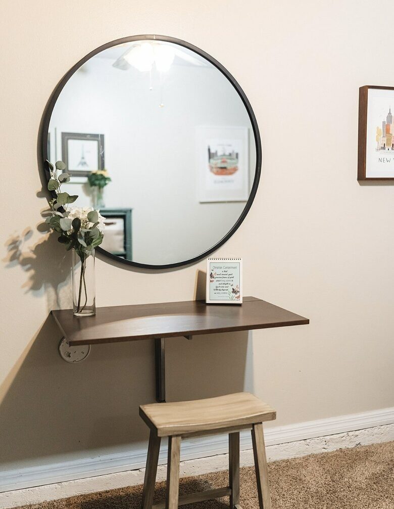 A Quiet Florida Retreat Framed by Trees and Water - Titusville, Florida