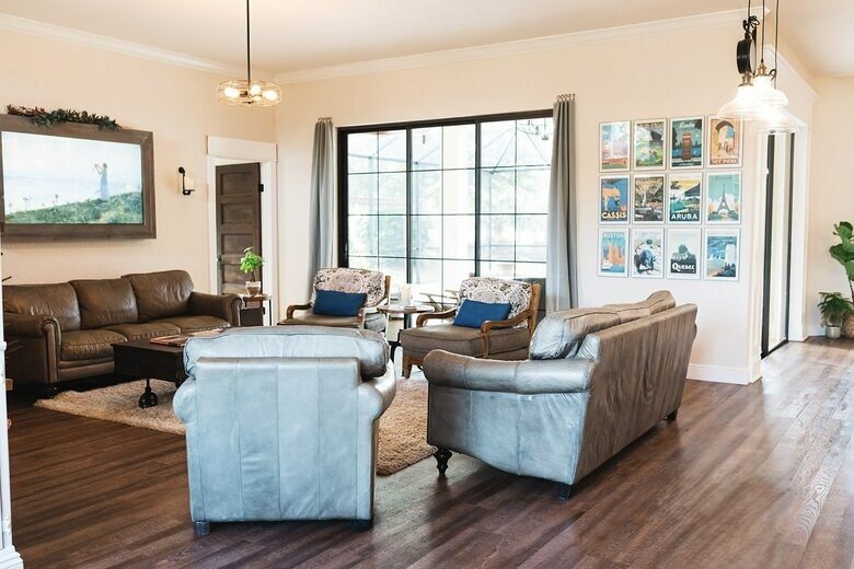 A Quiet Florida Retreat Framed by Trees and Water - Titusville, Florida