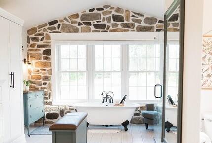 A Quiet Florida Retreat Framed by Trees and Water - Titusville, Florida