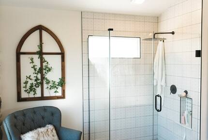 A Quiet Florida Retreat Framed by Trees and Water - Titusville, Florida