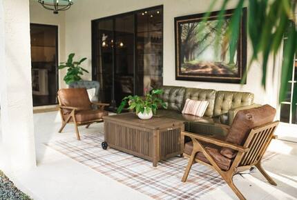 A Quiet Florida Retreat Framed by Trees and Water - Titusville, Florida