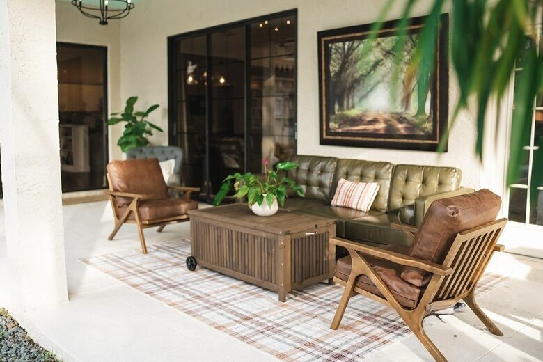 A Quiet Florida Retreat Framed by Trees and Water - Titusville, Florida