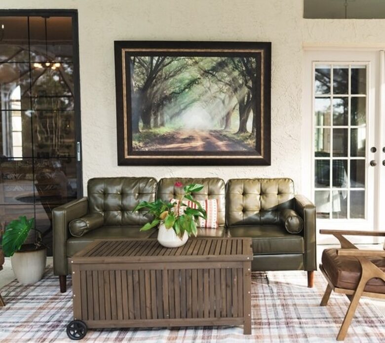 A Quiet Florida Retreat Framed by Trees and Water - Titusville, Florida