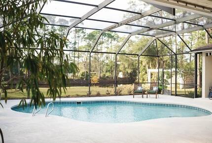 A Quiet Florida Retreat Framed by Trees and Water - Titusville, Florida