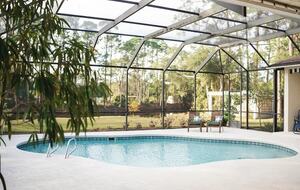 A Quiet Florida Retreat Framed by Trees and Water - Titusville, Florida