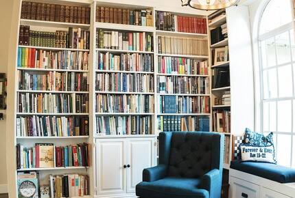 A Quiet Florida Retreat Framed by Trees and Water - Titusville, Florida