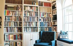 A Quiet Florida Retreat Framed by Trees and Water - Titusville, Florida