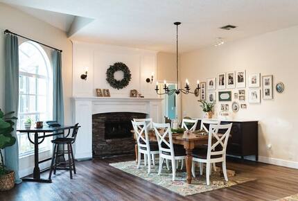 A Quiet Florida Retreat Framed by Trees and Water - Titusville, Florida