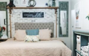 A Quiet Florida Retreat Framed by Trees and Water - Titusville, Florida