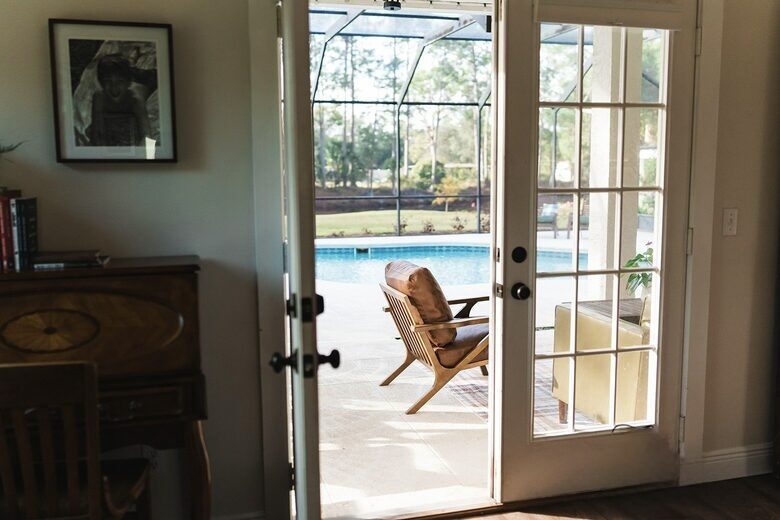 A Quiet Florida Retreat Framed by Trees and Water - Titusville, Florida